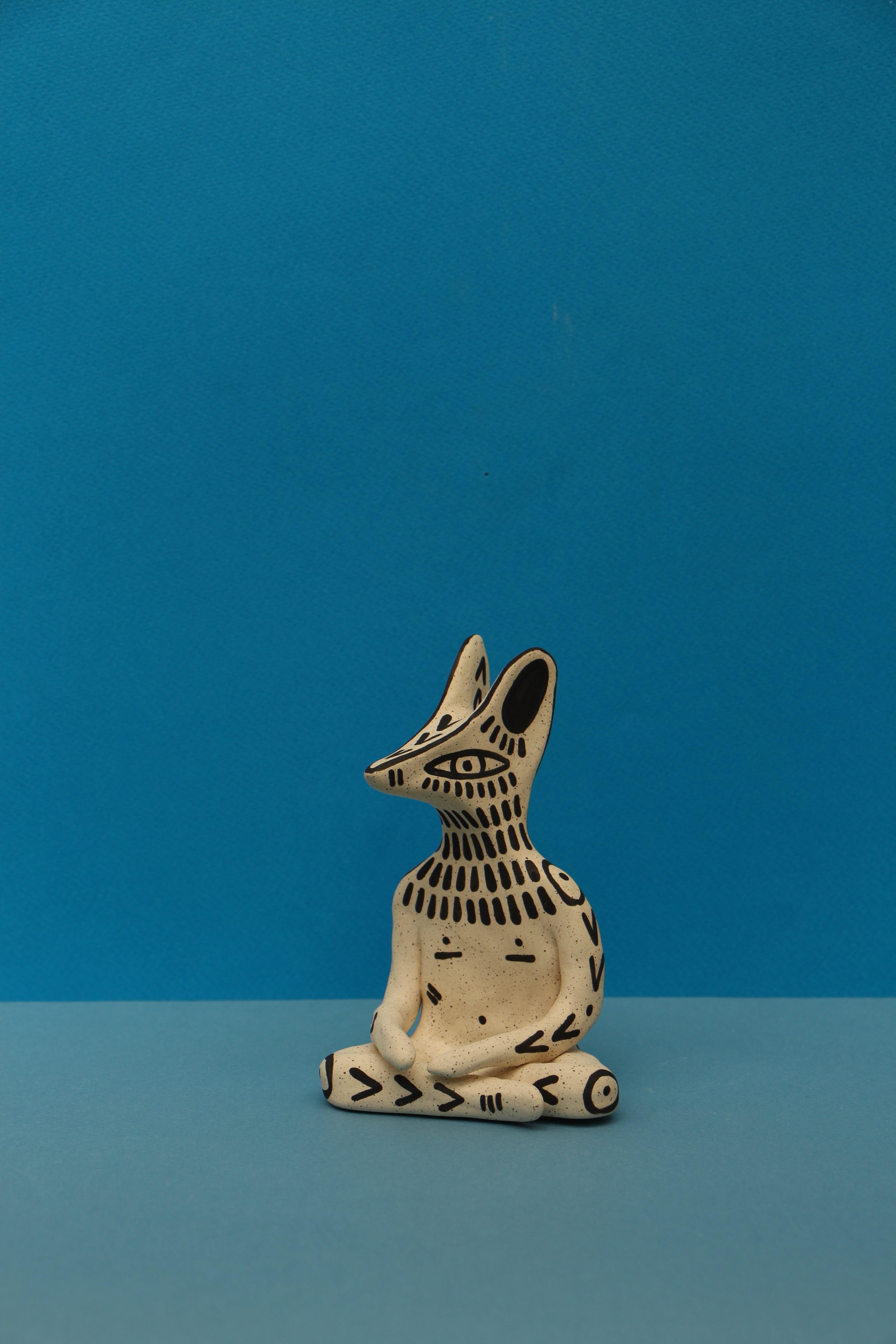 Perro y Arena "El Coyote Guardian"