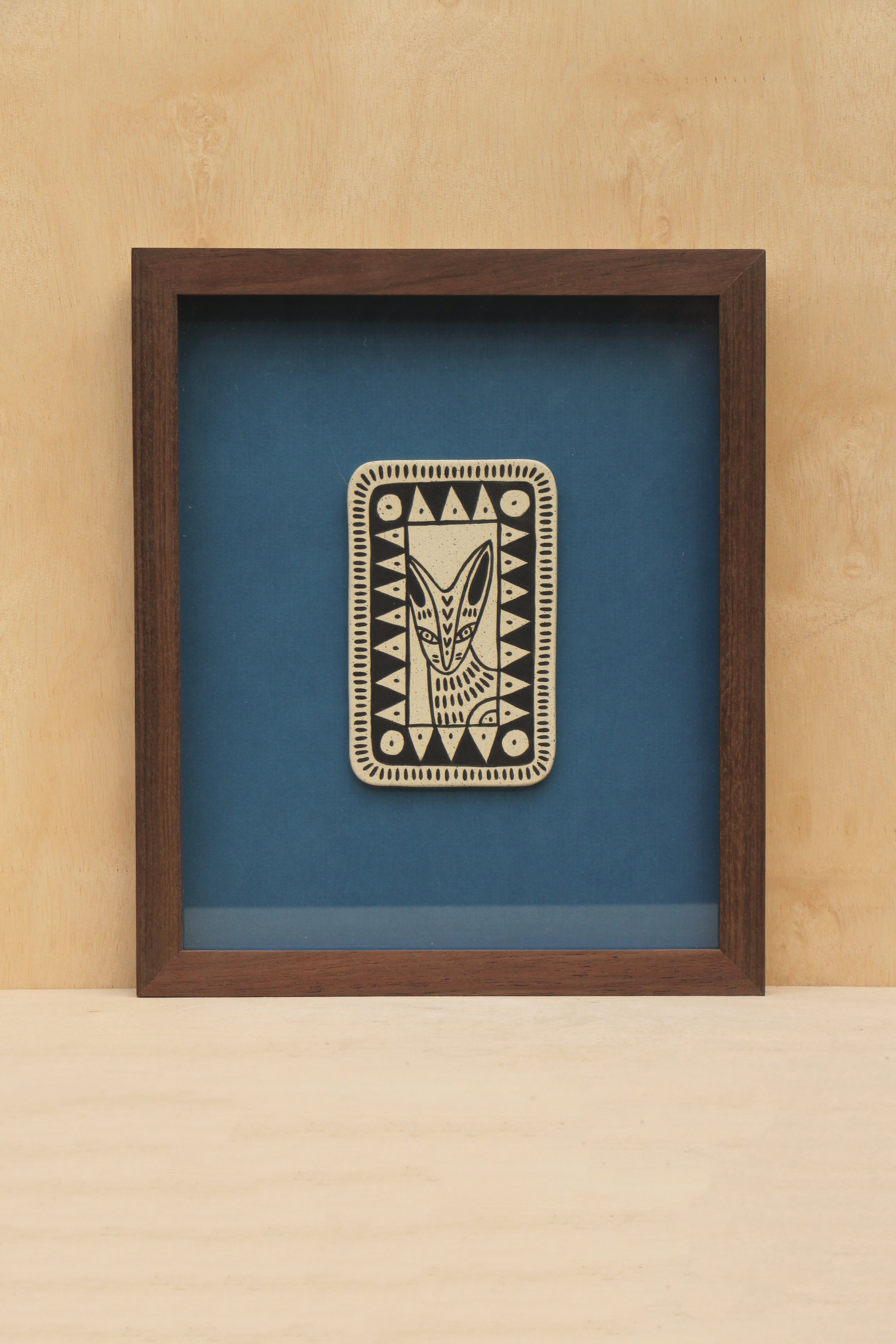 Perro y Arena "La Mirada del Coyote"