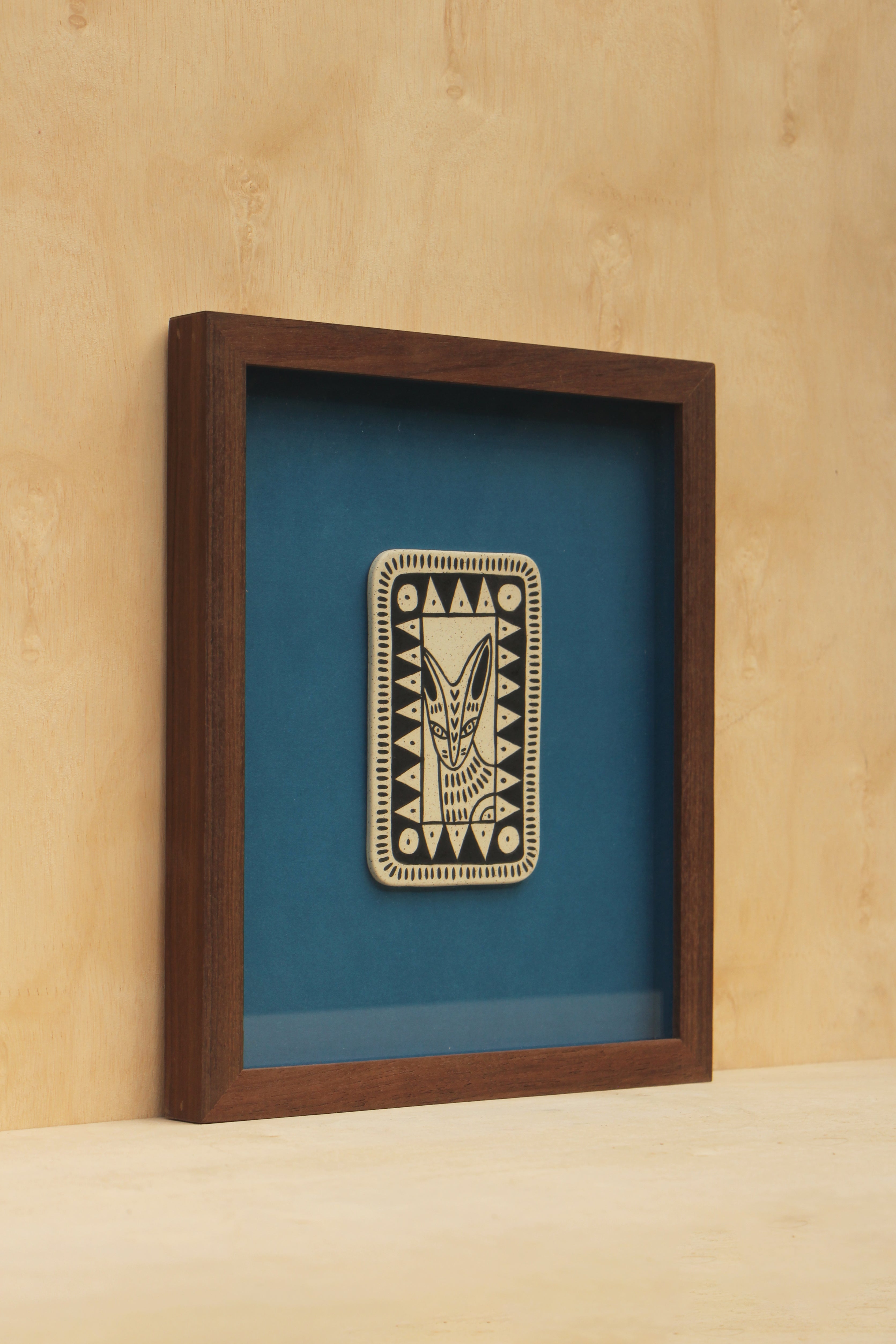 Perro y Arena "La Mirada del Coyote"