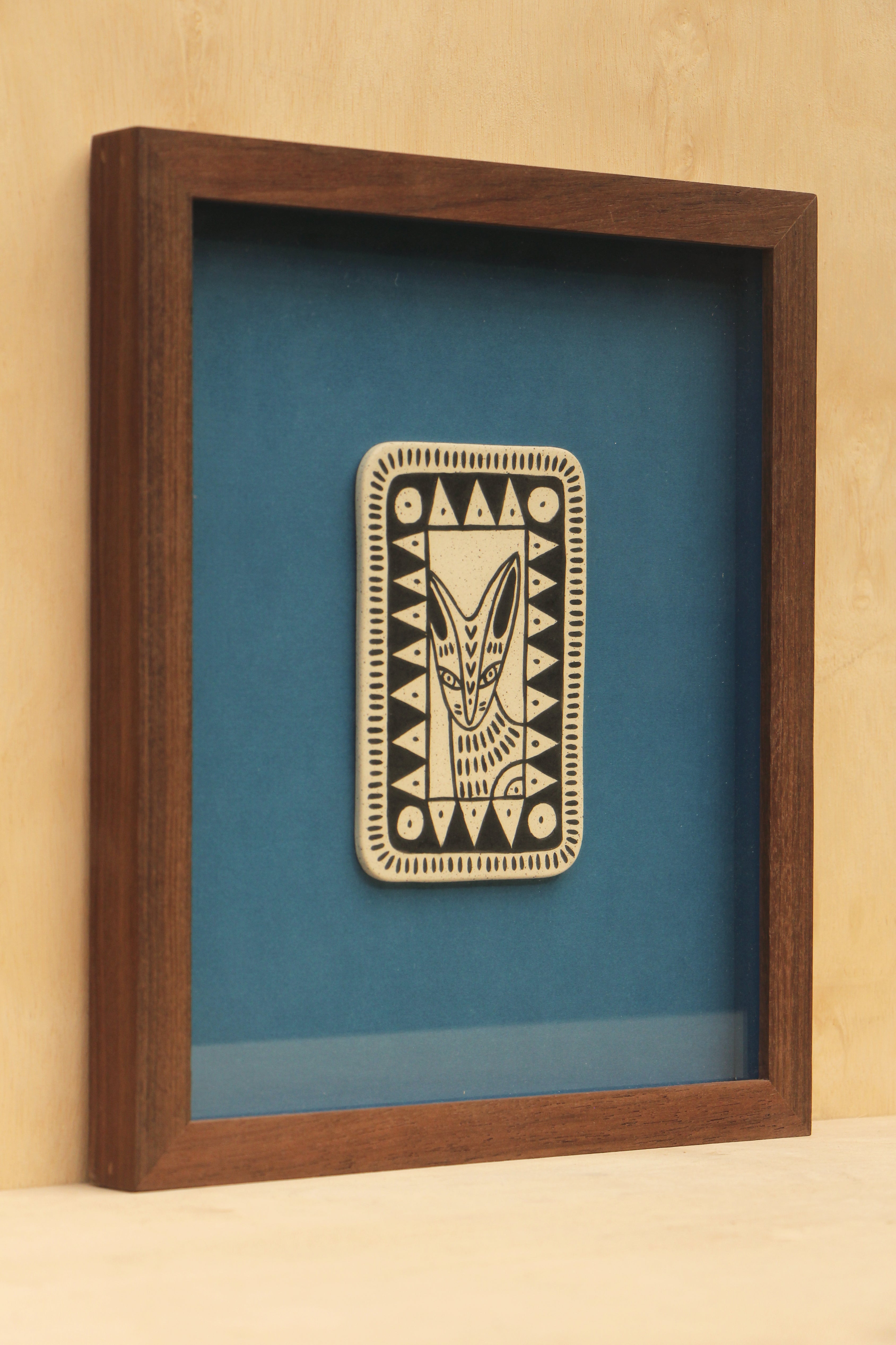 Perro y Arena "La Mirada del Coyote"