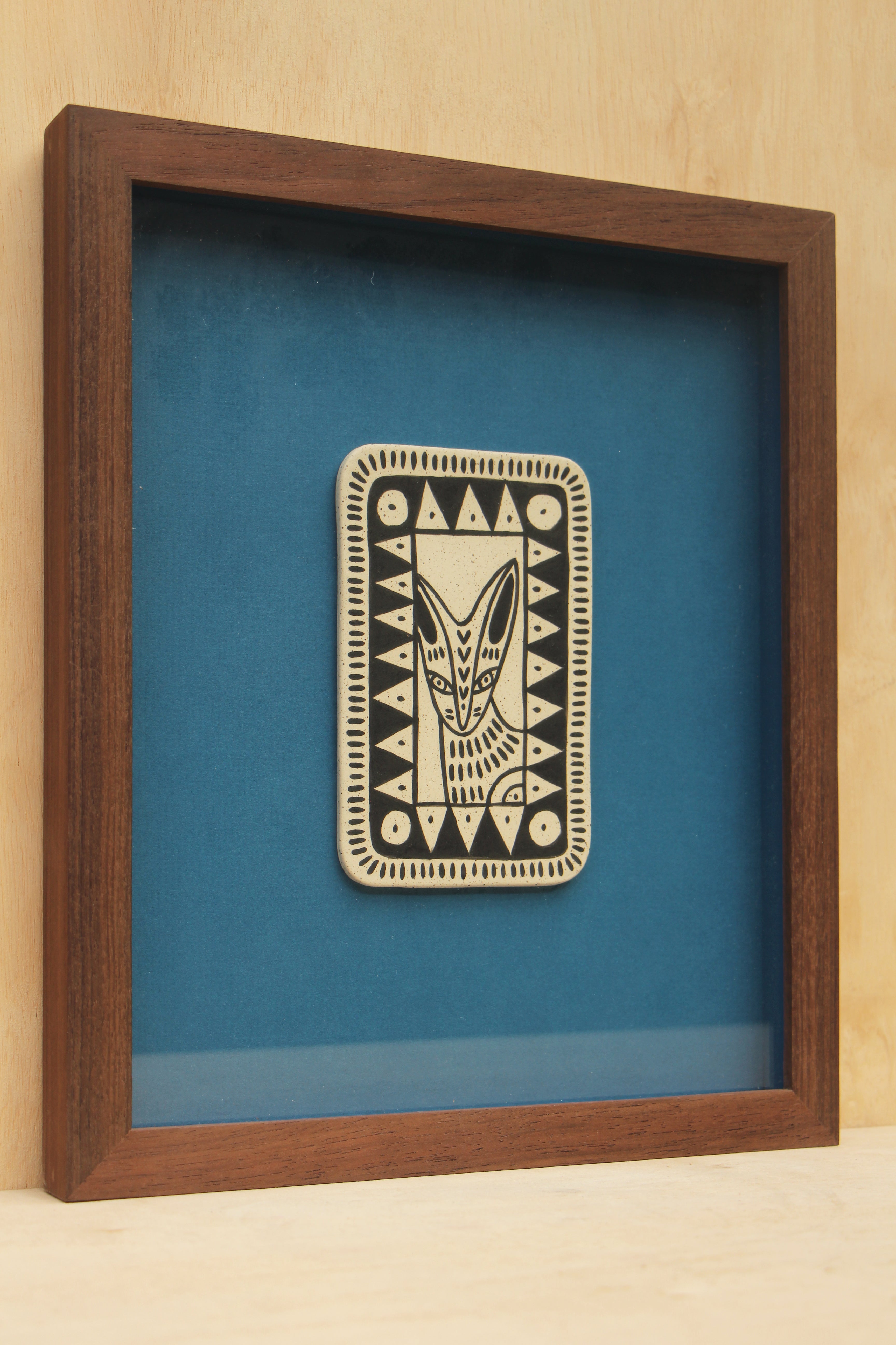 Perro y Arena "La Mirada del Coyote"