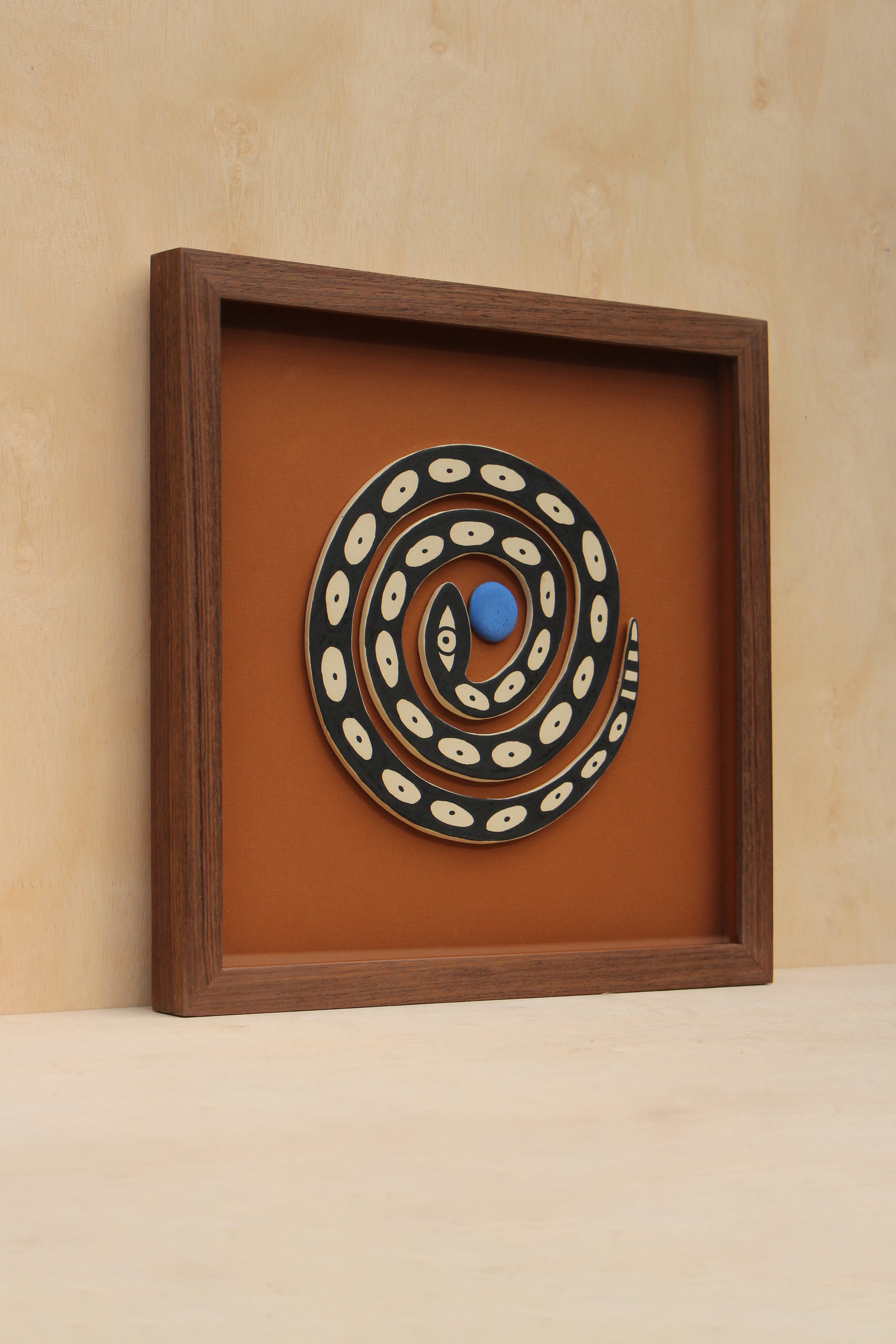 Perro y Arena "La Serpiente y la Luna Azul"