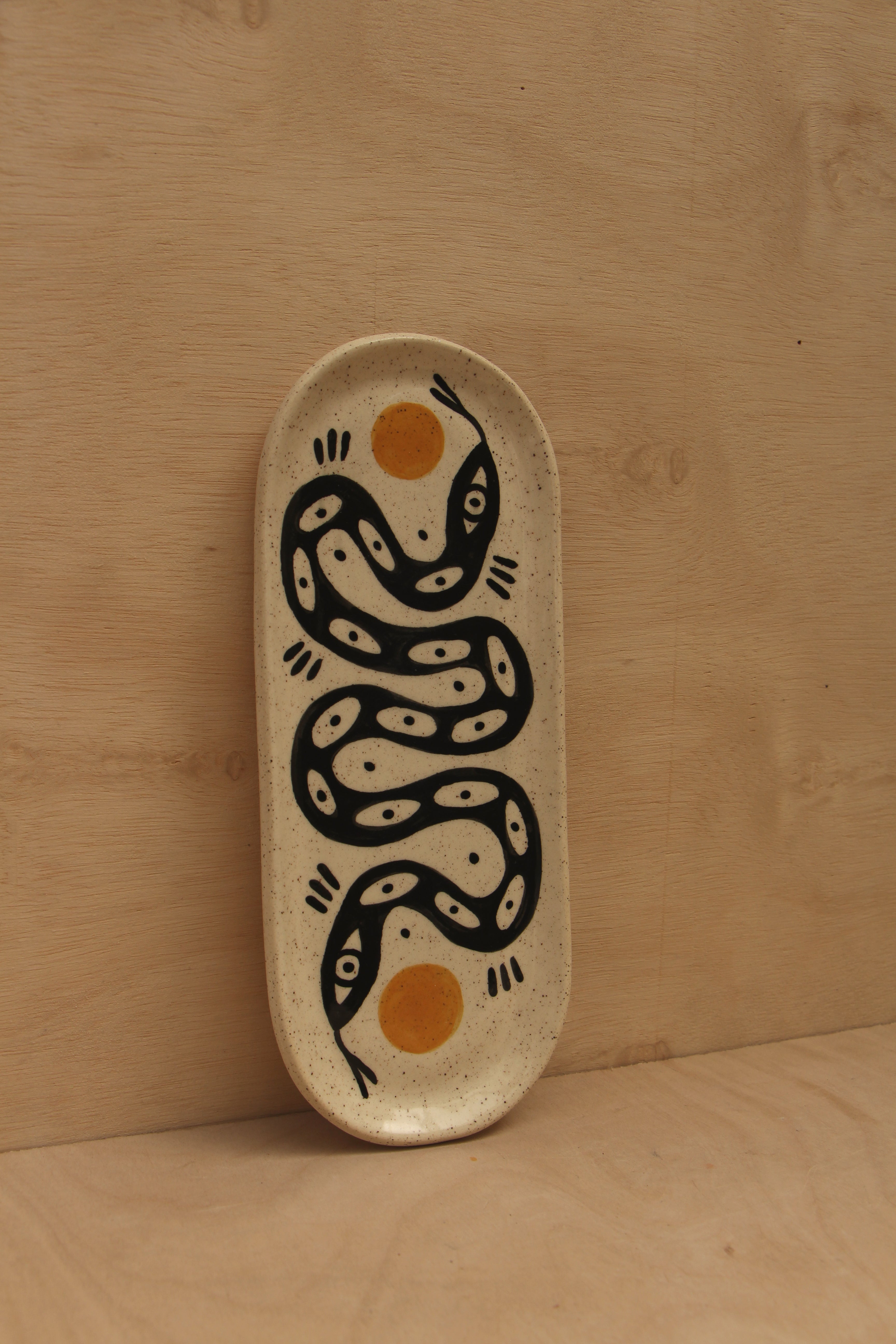 Perro y Arena "Snakes + Moons"