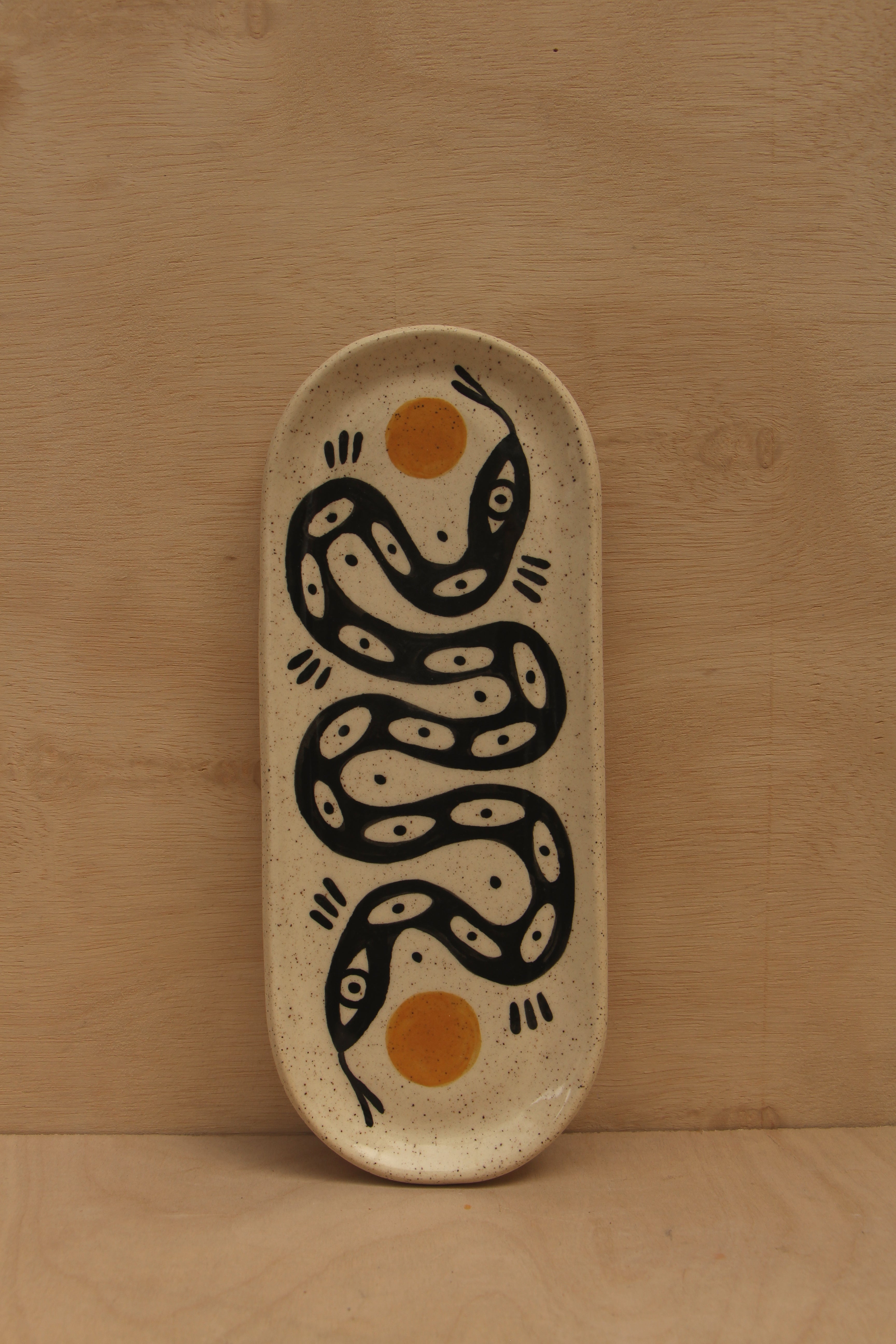 Perro y Arena "Snakes + Moons"